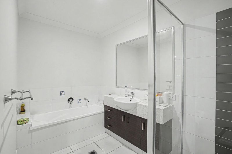 Photo - 2/8 Rise Circuit, Pacific Pines QLD 4211 - Image 11