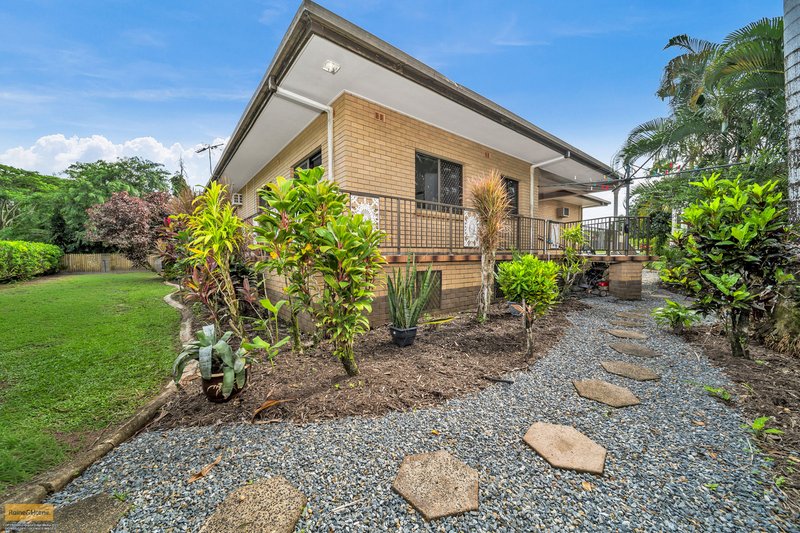 Photo - 28 Riverside Crescent, Innisfail Estate QLD 4860 - Image 2