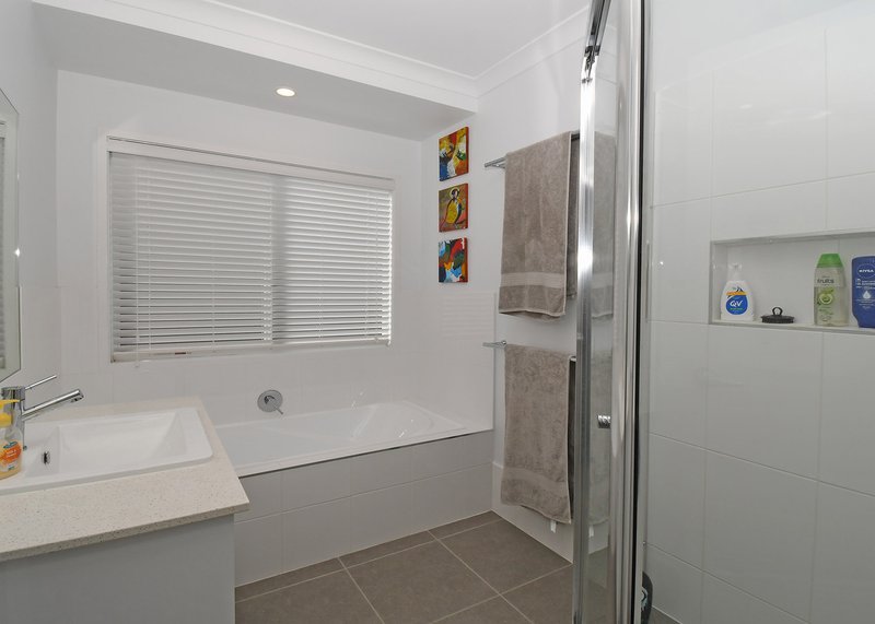 Photo - 28 Riverview Dr , Burrum Heads QLD 4659 - Image 12