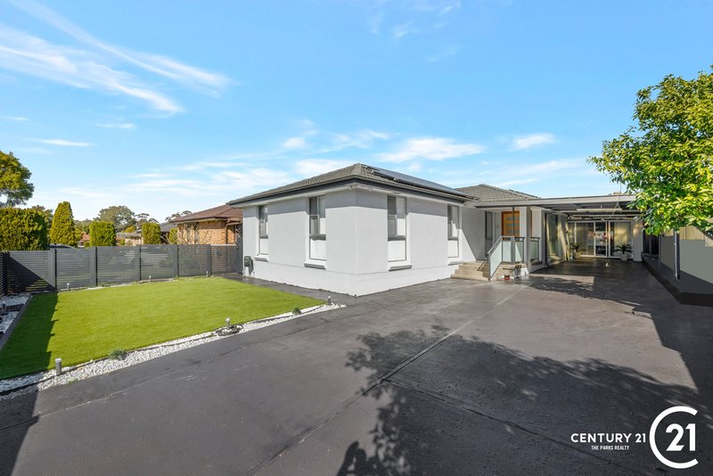 28 Roland Street, Bossley Park NSW 2176