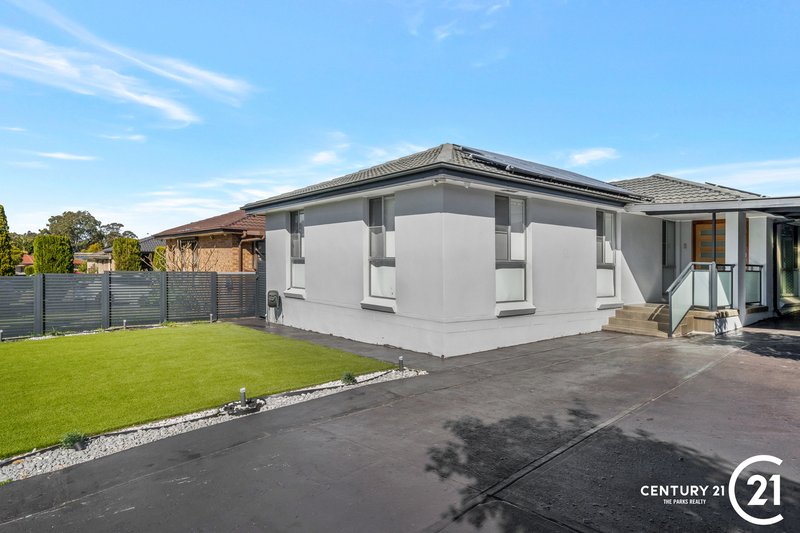 Photo - 28 Roland Street, Bossley Park NSW 2176 - Image 3