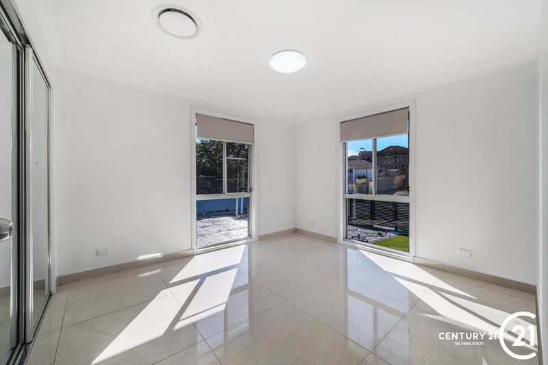 Photo - 28 Roland Street, Bossley Park NSW 2176 - Image 9