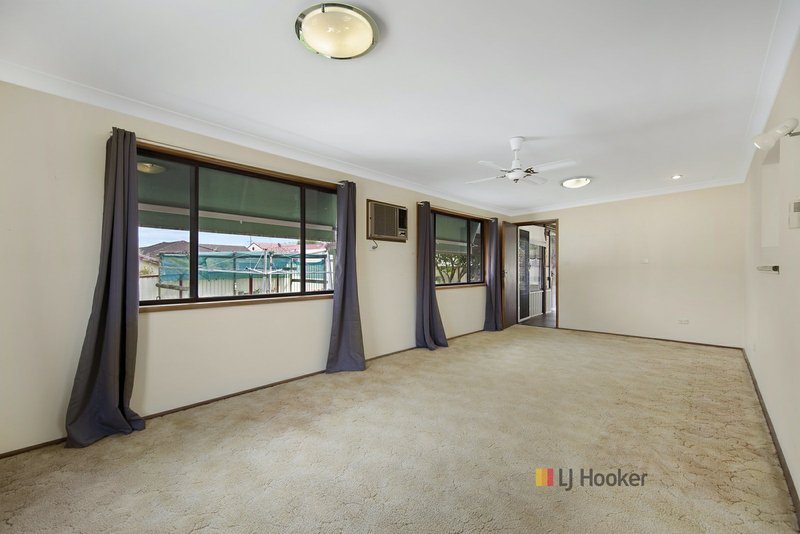 Photo - 28 Rolfe Avenue, Kanwal NSW 2259 - Image 5