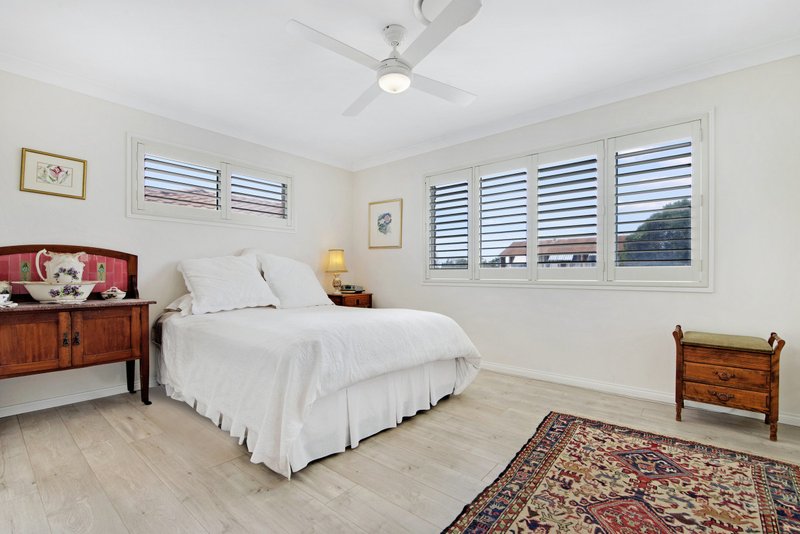 Photo - 2/8 Rosalind Avenue, Paradise Point QLD 4216 - Image 5