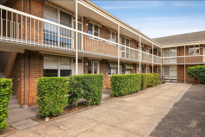 Photo - 2/8 Rosedale Avenue, Glen Huntly VIC 3163 - Image 1