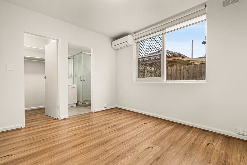 Photo - 2/8 Rosedale Avenue, Glen Huntly VIC 3163 - Image 4