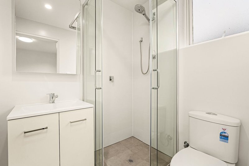 Photo - 2/8 Rosedale Avenue, Glen Huntly VIC 3163 - Image 6