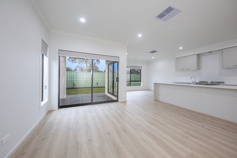 Photo - 28 Runnel Street, Sunbury VIC 3429 - Image 4