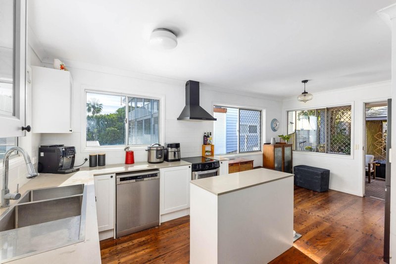 Photo - 28 Rutledge Street, Coolangatta QLD 4225 - Image 11