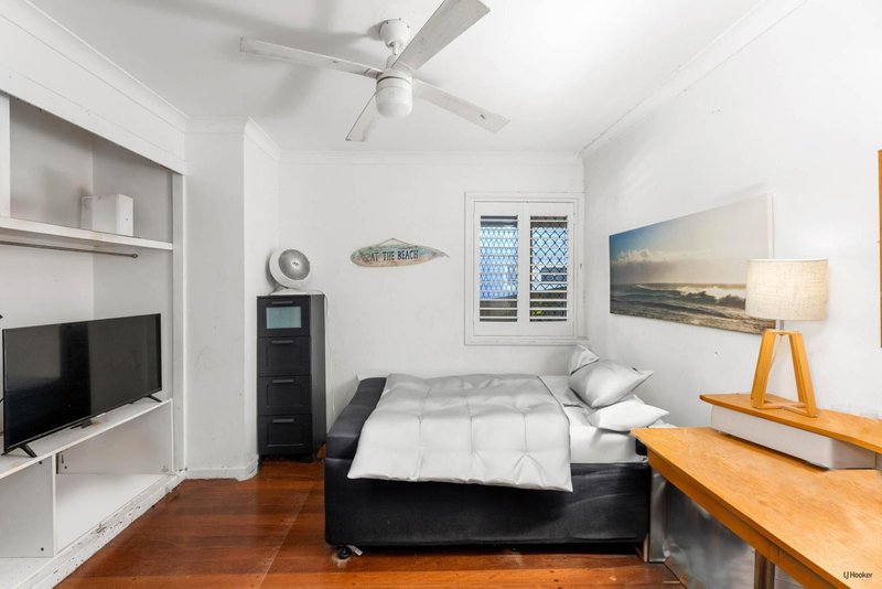 Photo - 28 Rutledge Street, Coolangatta QLD 4225 - Image 13