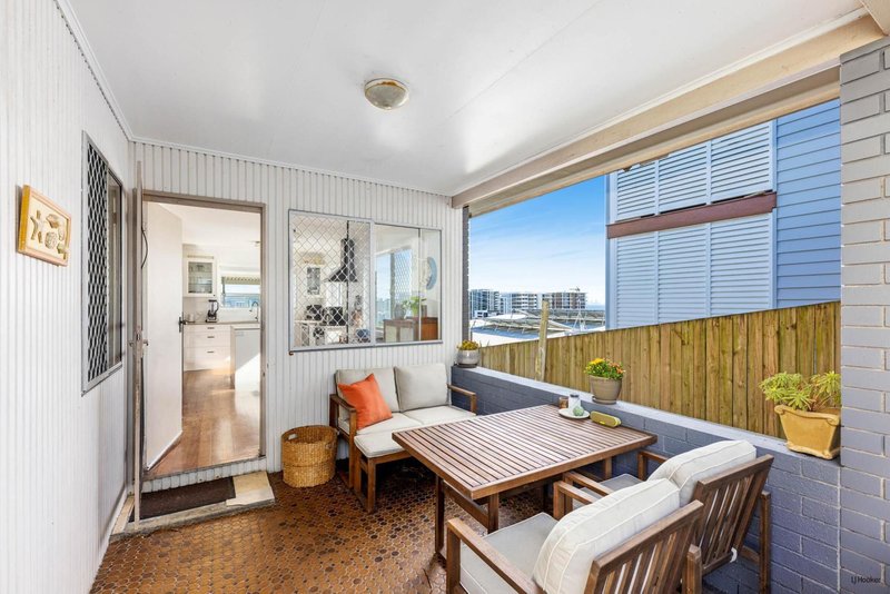 Photo - 28 Rutledge Street, Coolangatta QLD 4225 - Image 9