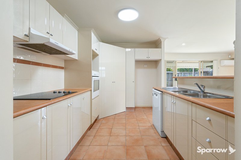 Photo - 28 Samba Place, Underwood QLD 4119 - Image 4