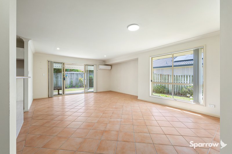Photo - 28 Samba Place, Underwood QLD 4119 - Image 5