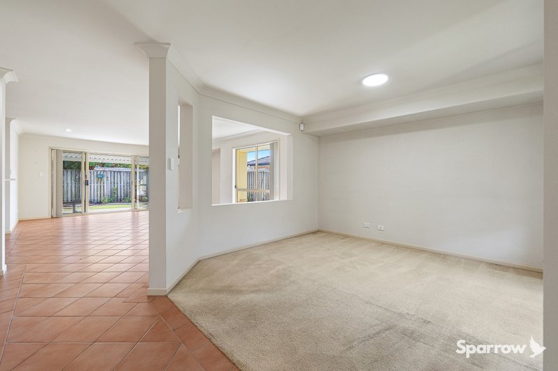 Photo - 28 Samba Place, Underwood QLD 4119 - Image 7