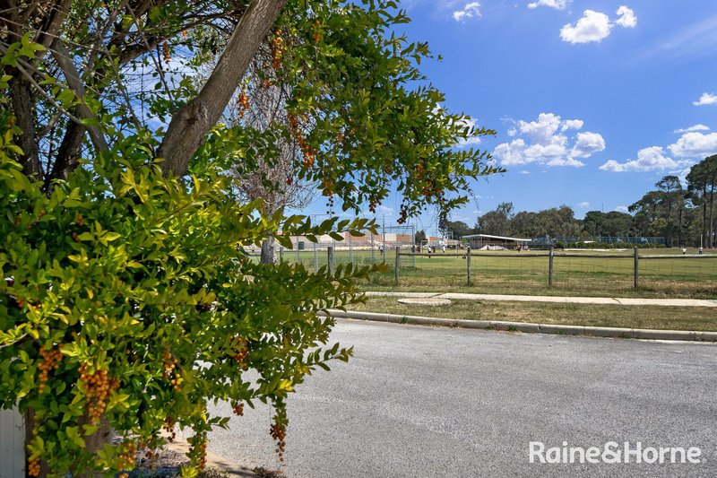 Photo - 28 San Lorenzo Boulevard, Ellenbrook WA 6069 - Image 4