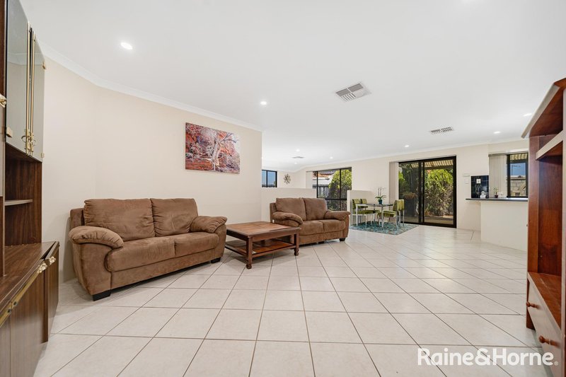 Photo - 28 San Lorenzo Boulevard, Ellenbrook WA 6069 - Image 9