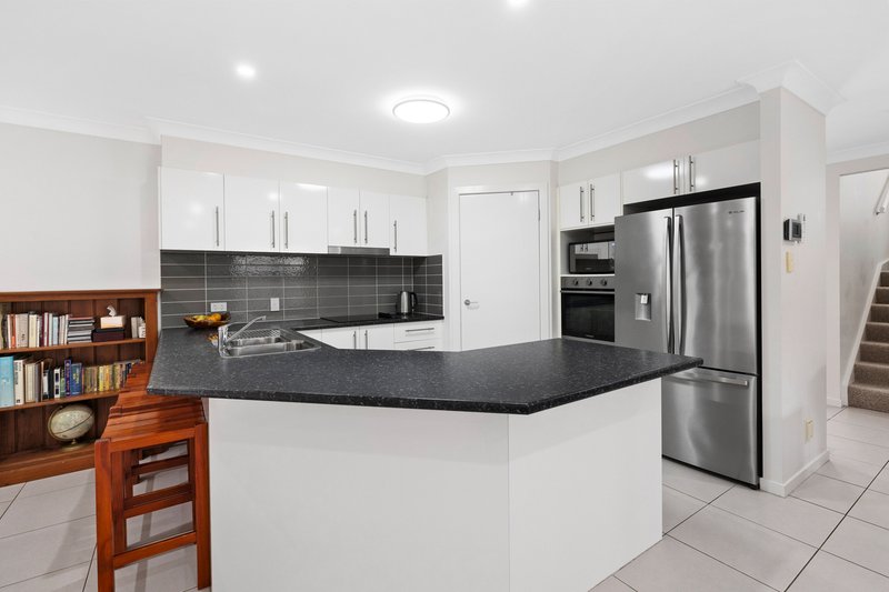 Photo - 2/8 Sandalwood Street, Thornlands QLD 4164 - Image 3