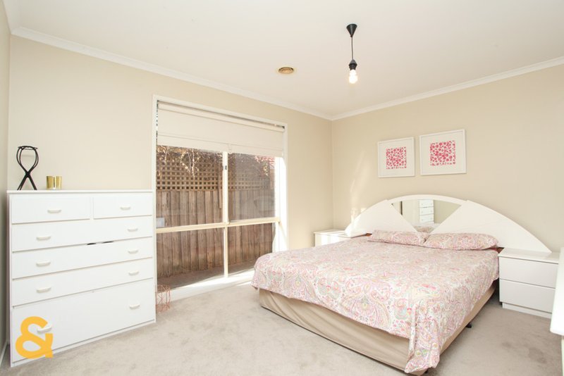 Photo - 28 Saunders Court, Roxburgh Park VIC 3064 - Image 7