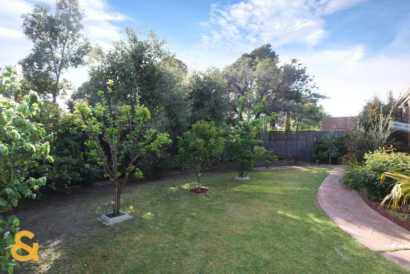 Photo - 28 Saunders Court, Roxburgh Park VIC 3064 - Image 10