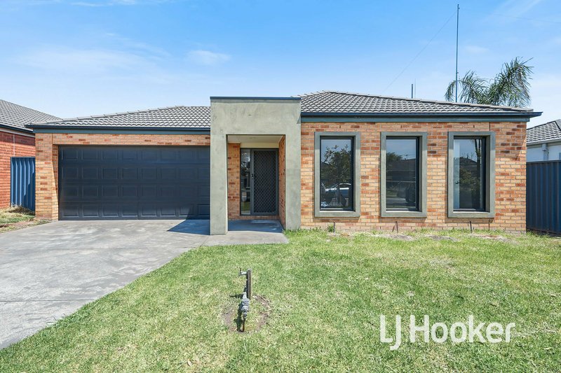 28 Scarlet Crescent, Pakenham VIC 3810