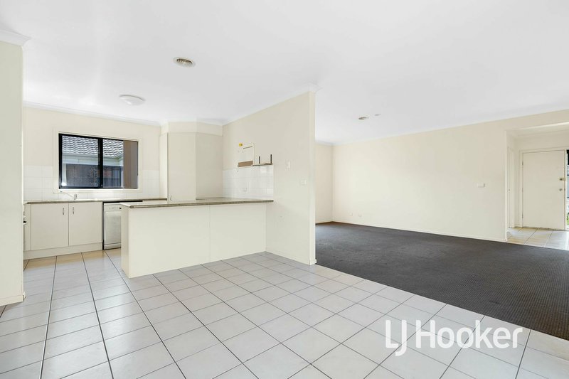 Photo - 28 Scarlet Crescent, Pakenham VIC 3810 - Image 4