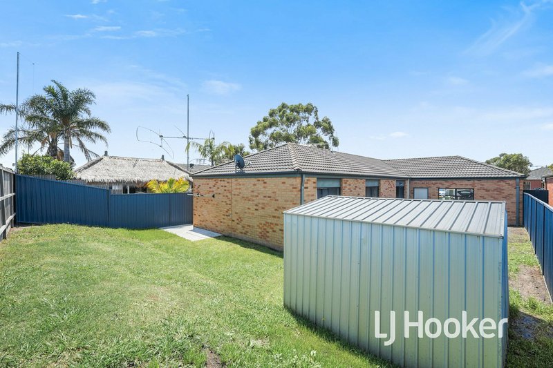 Photo - 28 Scarlet Crescent, Pakenham VIC 3810 - Image 9