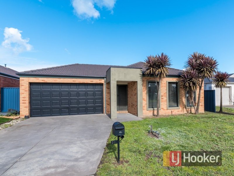 Photo - 28 Scarlet Crescent, Pakenham VIC 3810 - Image 13