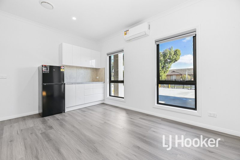 Photo - 28 Scott Street, Cranbourne VIC 3977 - Image 4