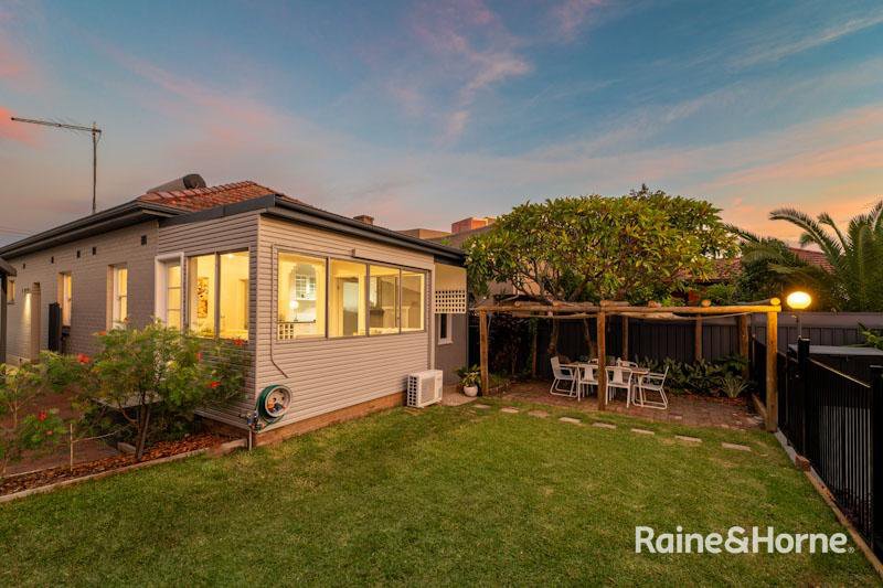 Photo - 28 Seabrook Ave , Russell Lea NSW 2046 - Image 4