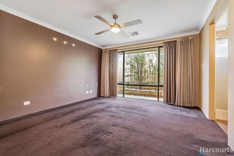 Photo - 28 Seaspray Crescent, Jindalee WA 6036 - Image 7