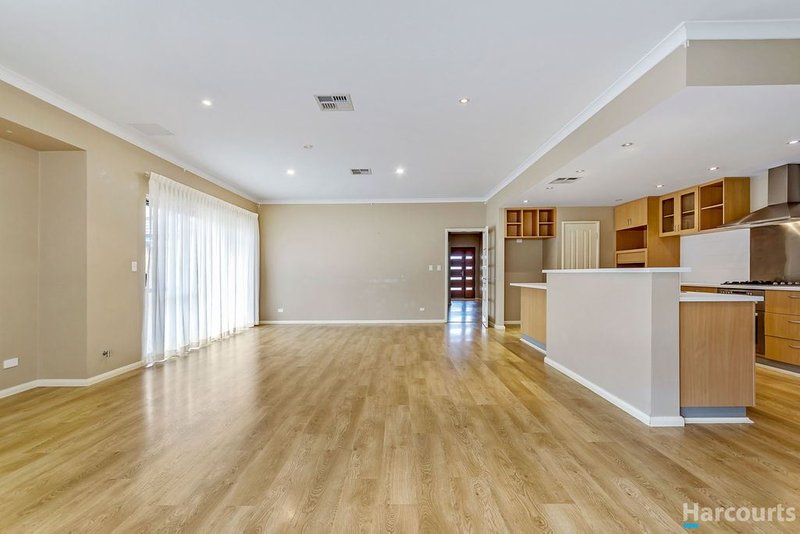 Photo - 28 Seaspray Crescent, Jindalee WA 6036 - Image 13