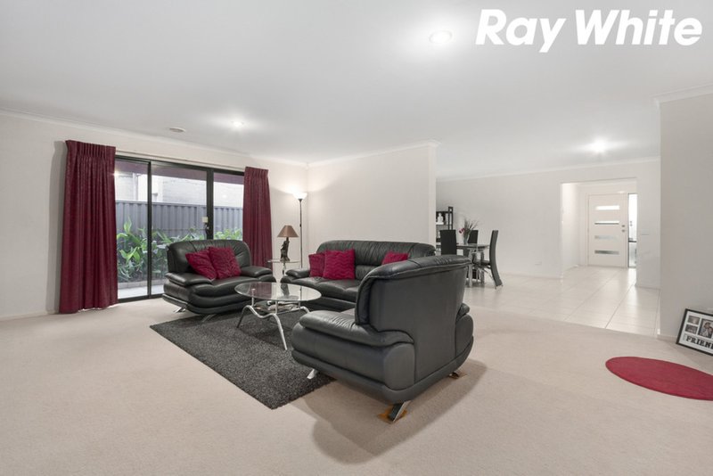 Photo - 28 Seville Street, Pakenham VIC 3810 - Image 4