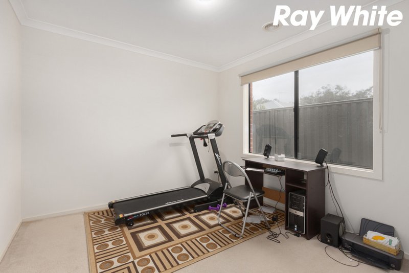 Photo - 28 Seville Street, Pakenham VIC 3810 - Image 9