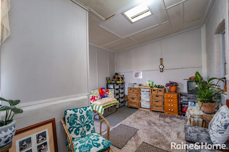 Photo - 28 Seymour Street, Bathurst NSW 2795 - Image 4