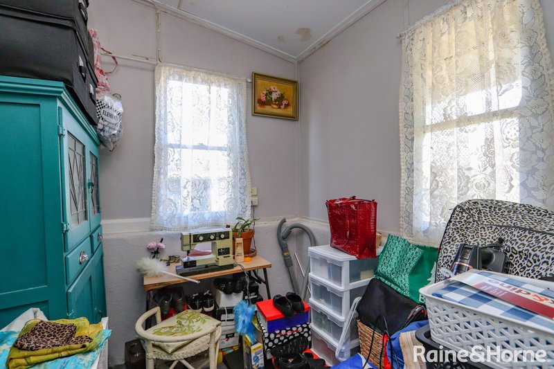 Photo - 28 Seymour Street, Bathurst NSW 2795 - Image 7