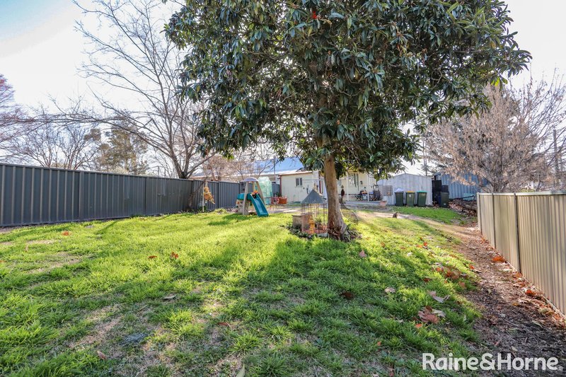 Photo - 28 Seymour Street, Bathurst NSW 2795 - Image 11