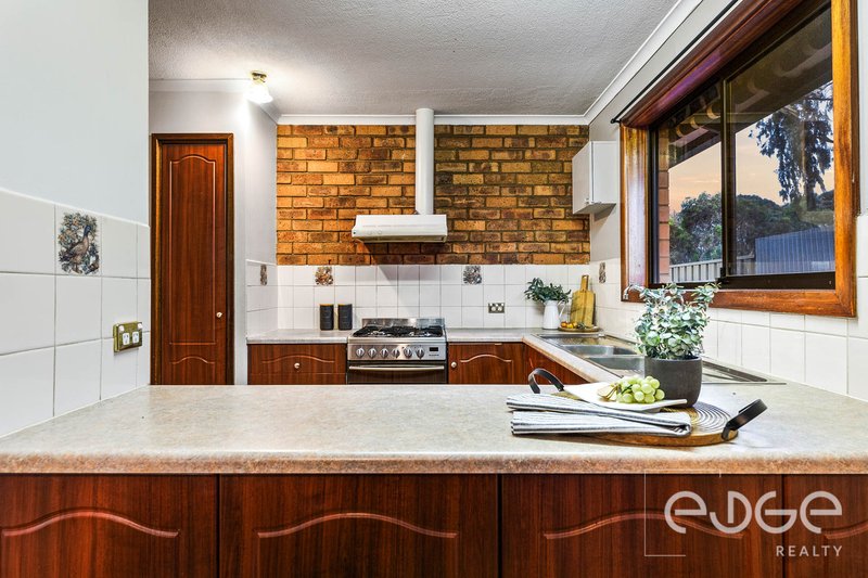 Photo - 28 Sharon Avenue, Parafield Gardens SA 5107 - Image 9