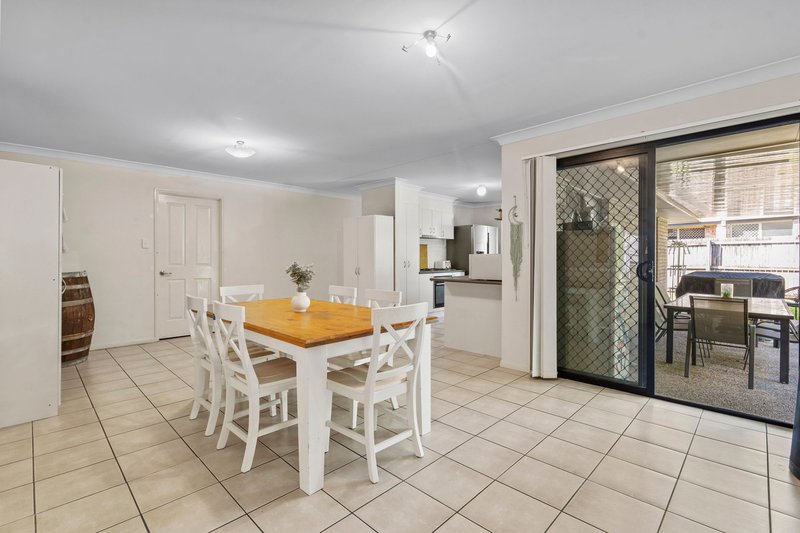 Photo - 28 Shawnee Crescent, Pimpama QLD 4209 - Image 3