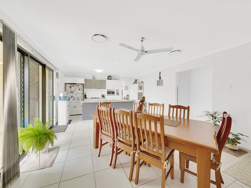 Photo - 28 Shearwater Drive, Glen Eden QLD 4680 - Image 5