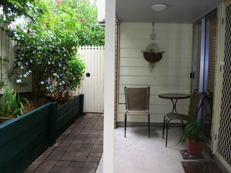 Photo - 28 Sherwood Crescent, Bellbird Park QLD 4300 - Image 5