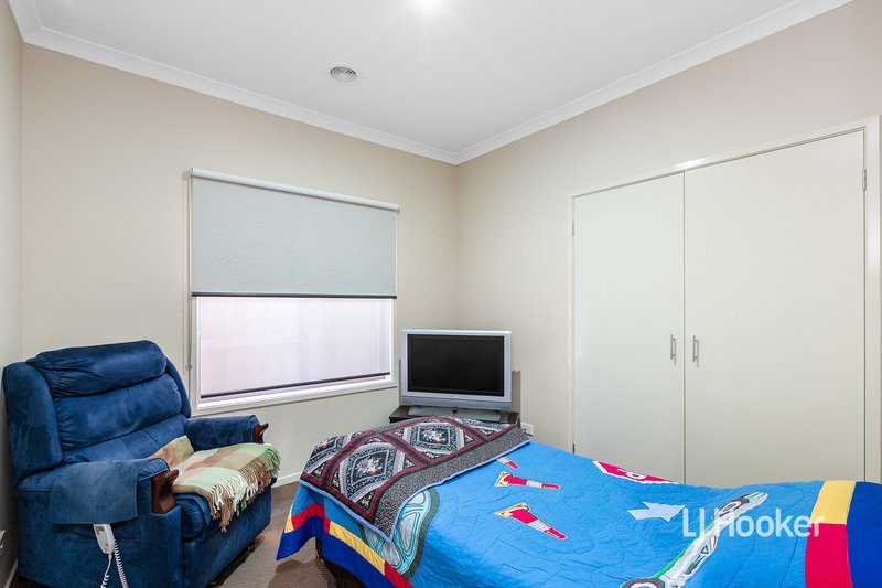 Photo - 28 Shiraz Crescent, Point Cook VIC 3030 - Image 11