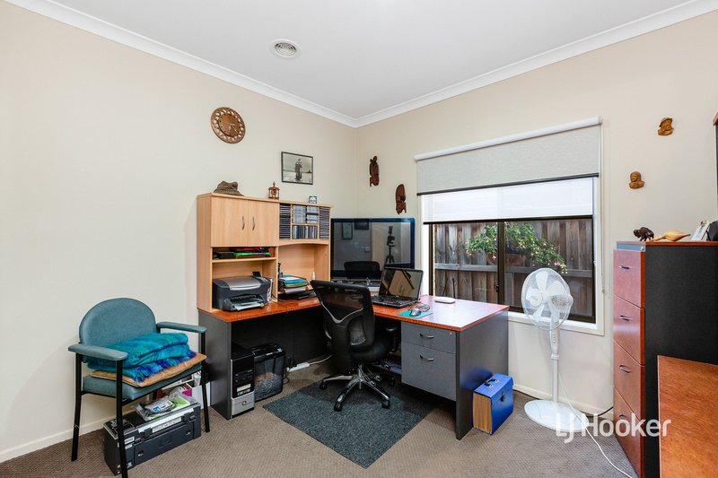 Photo - 28 Shiraz Crescent, Point Cook VIC 3030 - Image 13