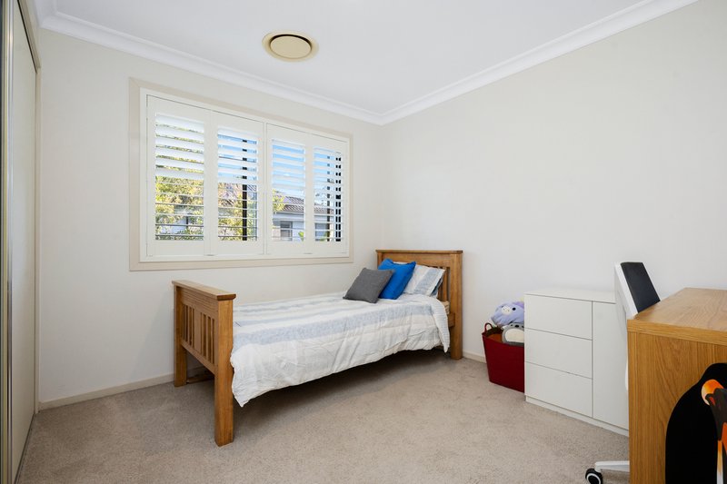 Photo - 28 Silver Ash Way, Thornleigh NSW 2120 - Image 8