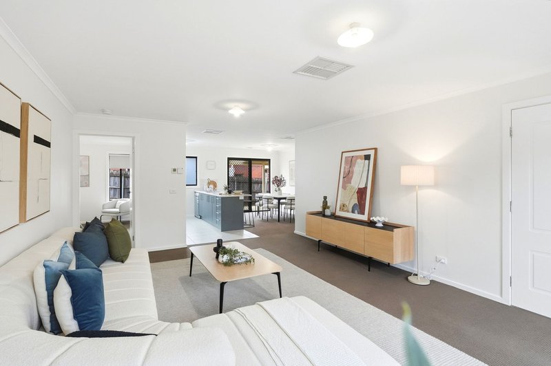 Photo - 2/8 Silverdale Drive, Darley VIC 3340 - Image 8