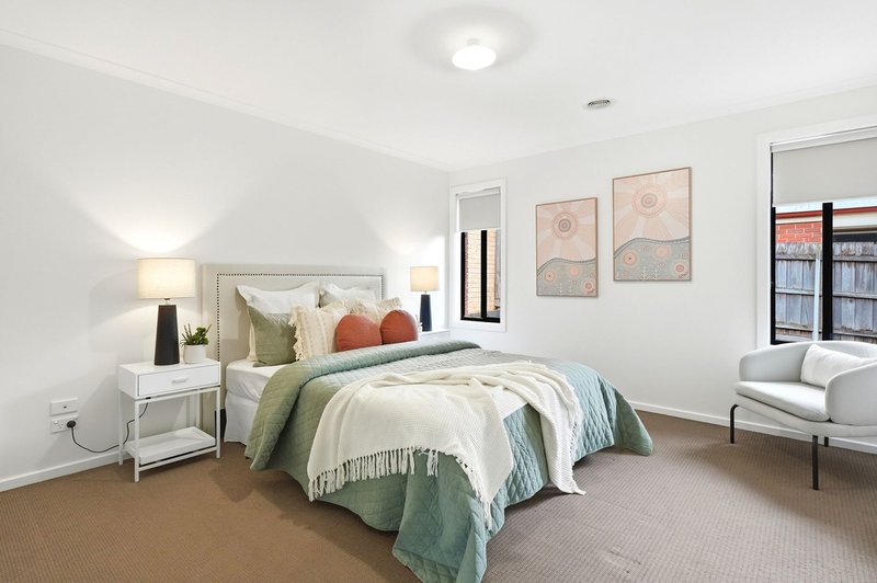 Photo - 2/8 Silverdale Drive, Darley VIC 3340 - Image 12