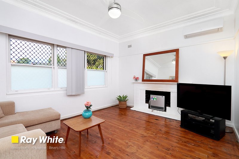 Photo - 28 Simmons Road, Kingsgrove NSW 2208 - Image 6