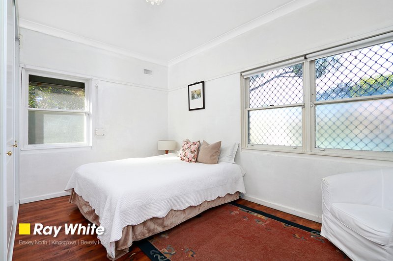 Photo - 28 Simmons Road, Kingsgrove NSW 2208 - Image 8