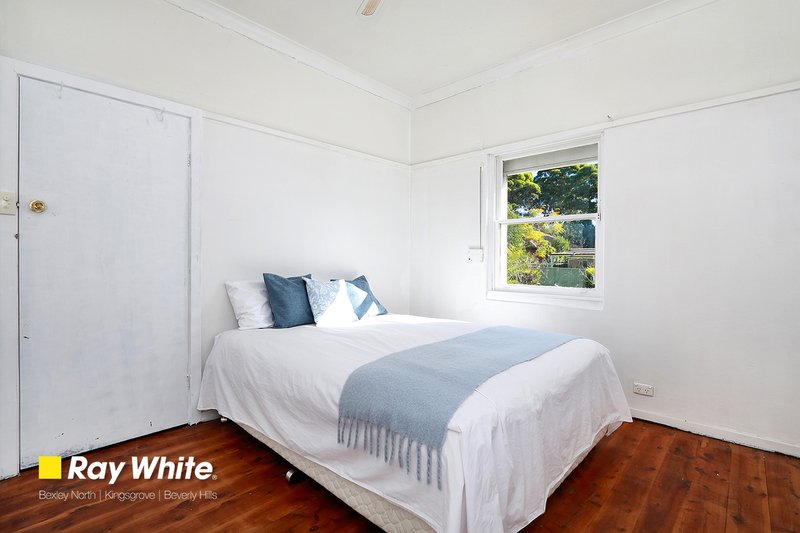 Photo - 28 Simmons Road, Kingsgrove NSW 2208 - Image 9