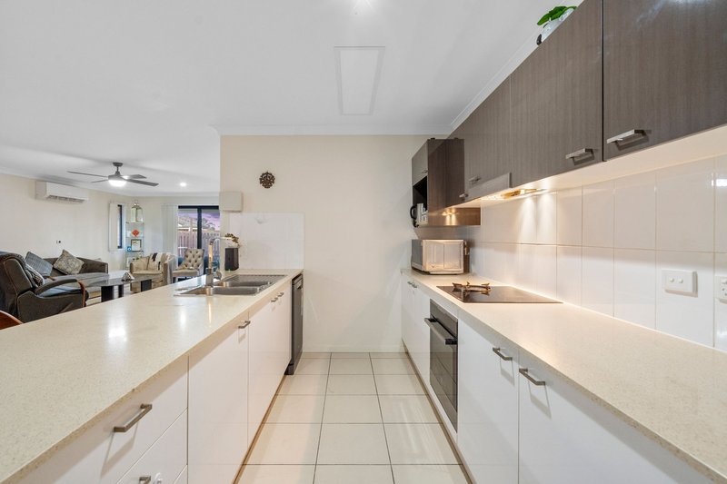 Photo - 28 Skyline Circuit, Bahrs Scrub QLD 4207 - Image 9