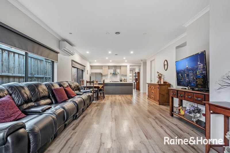 Photo - 28 Sloane Drive, Clyde North VIC 3978 - Image 3